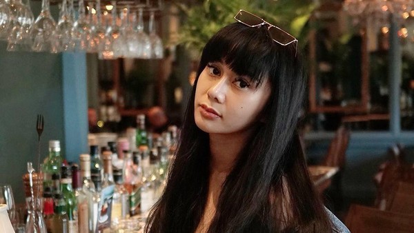 Denise Chariesta Saat Makan di Kafe Mewah hingga Penjual Kaki Lima