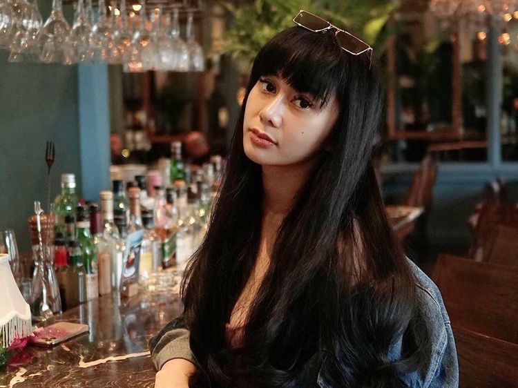 Denise Chariesta Saat Makan di Kafe Mewah hingga Penjual Kaki Lima