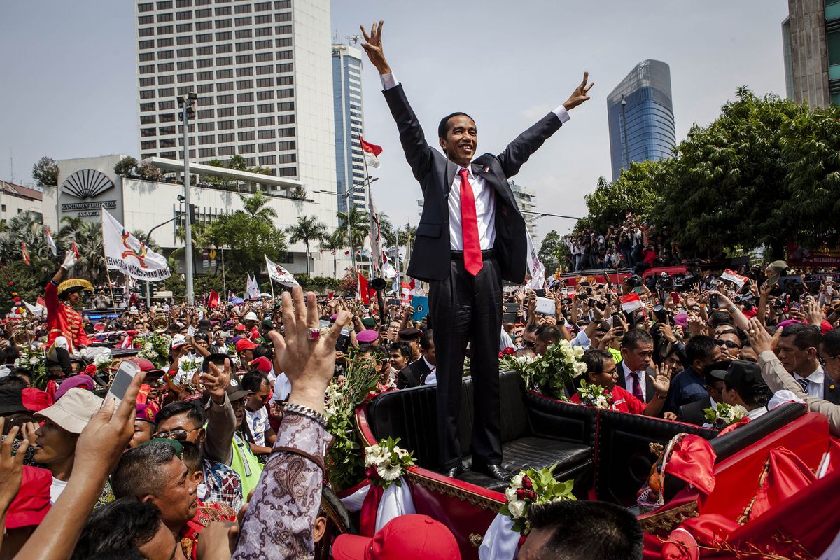 Warga negara indonesia dan orang asing yang bertempat tinggal di indonesia disebut