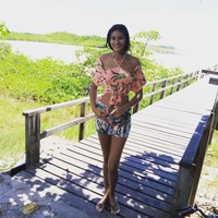 Ketika berusia 10 tahun, Elisa merasakan sakit pada tulangnya dan tekanan di bagian kepala yang dikatakan menjadi tanda ia terlalu cepat tumbuh. Saat itu, tingginya sudah mencapai 175 cm yang membuat ibunya khawatir dan ingin memeriksakan sang anak ke rumah sakit. Foto: Instagram @elisane_oficial