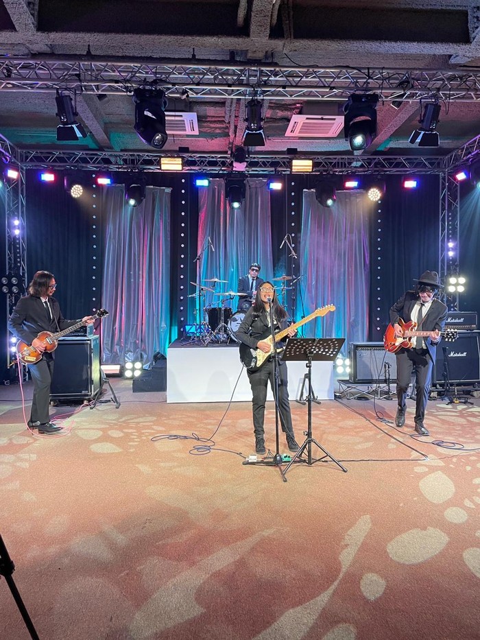 Endah N Rhesa bareng Vincent-Desta di acara A Virtual Music Celebration. Endah N Rhesa bareng Vincent-Desta di acara A Virtual Music Celebration.
