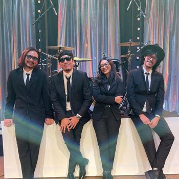 Endah N Rhesa bareng Vincent-Desta di acara A Virtual Music Celebration.