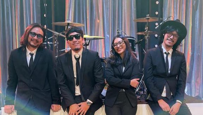 Endah N Rhesa bareng Vincent-Desta di acara A Virtual Music Celebration.