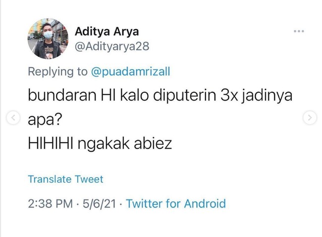 Suka-suka bapak aja deh jadinya apa. Bikin senyum-senyum tapi kesal sendiri aja nih. Foto: Twitter/@adityarya28