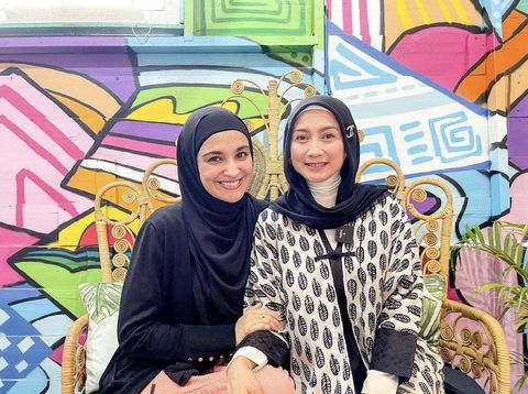 Foto Shireen Sungkar bersama dengan Desy Ratna Sari.