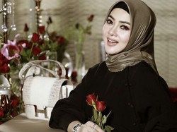 7 Gaya Syahrini yang Kini Mantap Berhijab Setelah Mudik ke Jepang