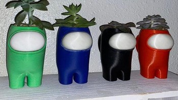 Pot bunga dengan karakter game Among us. Foto: Brightside