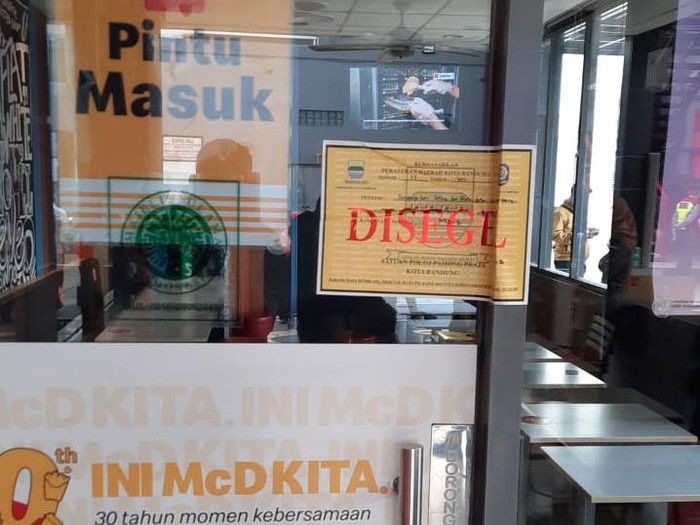 Gerai McDonalds di Bandung Disegel