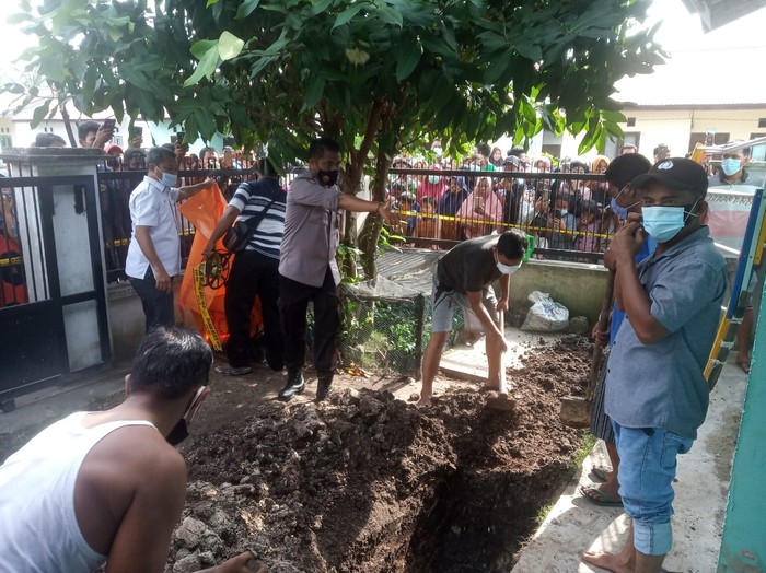 Jasad seorang wanita ditemukan tewas dalam septic tank (Dok Istimewa)