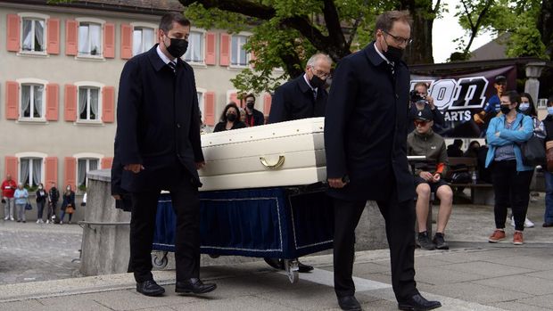 Employees of a funeral home carry the coffin of the deceased Swiss motorcycle racer Jason Dupasquier during the funeral of the Swiss Moto3 rider in Bulle, Switzerland, Tuesday, June 8, 2021. Swiss motorcycle rider Jason Dupasquier died following a crash during a Moto3 qualifying for the Italian Grand Prix on Saturday, May 29, 2021 on the circuit of Mugello. (Anthony Anex/Keystone via AP)