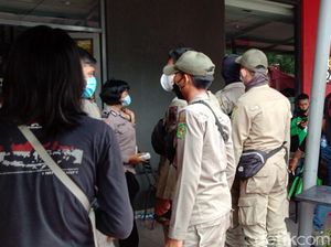 Kerumunan Ojol Order BTS Meal McD di Medan Dibubarkan Satgas COVID-19