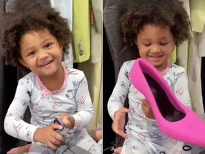 Saat Stormi Webster Unboxing Sepatu Balenciaga Rp 46 Juta