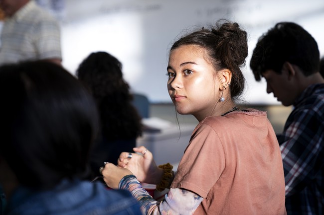 Serial keluarga Speechless (2016) produksi Disney menjadi debut Lukita di Hollywood. Namun, penampilannya di serial HBO Generation (2021) yang sukses memberinya sorotan. (Foto: Dok. HBO)