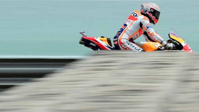 Honda Spanish rider Marc Marquez rides during the second MotoGP free practice session of the Moto Grand Prix de Catalunya at the Circuit de Catalunya on June 4, 2021 in Montmelo on the outskirts of Barcelona. (Photo by LLUIS GENE / AFP)
