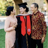 Satu tahun terakhir merupakan tantangan bagi Maudy Ayunda dalam menyelesaikan studinya. Dia bercerita pada Maret 2020, kegiatan perkuliahan harus berubah drastis dikarenakan pandemi virus Corona. Foto: Instagram/@maudyayunda