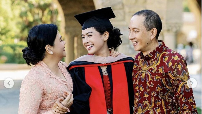 Maudy Ayunda Lulus S2 di Stanford University, Cara Didik Ibunda Kembali