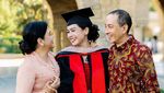 Maudy Ayunda Rayakan Kelulusan S2 di Stanford University dengan Kebaya