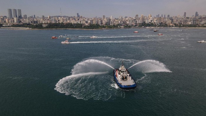 Experts work to clear a mass of marine mucilage, a thick, slimy substance made up of compounds released by marine organisms, from Turkey's Marmara Sea at the Caddebostan shore, in Asian side of Istanbul, Tuesday, June 8, 2021. Mayoral workers and experts started to clean the Marmara Sea from an outbreak of 