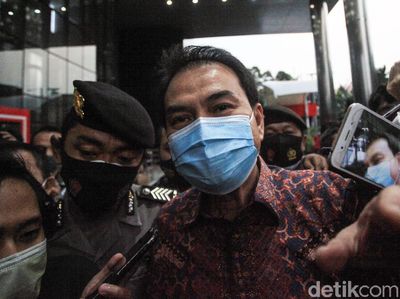 Jurus Bungkam Azis Syamsuddin Usai Diperiksa KPK