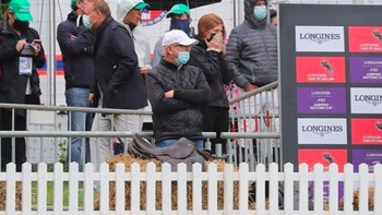 Jennifer Gates pun menyaksikannya dengan ekspresi tegang. Foto: Instagram