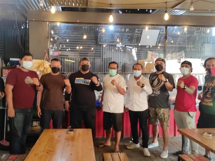 Paguyuban Warung Kopi di Surabaya mengeluh terkait operasionalnya dibatasi selama massa pandemi.
