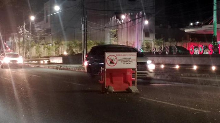 Papan larangan bunyikan sirine bagi ambulance dan patwal di Jl Bethseda, Kota Manado.