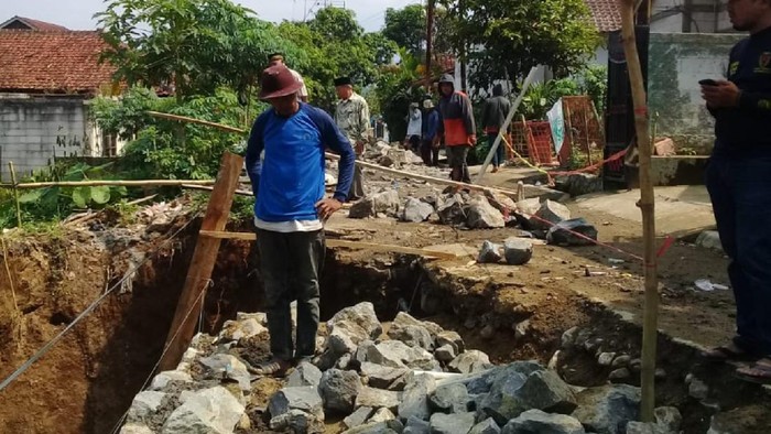 Pekerja Tertimbun Tanah di Sukabumi