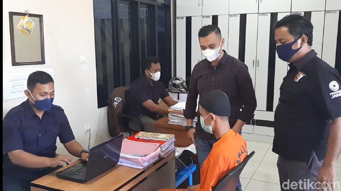 Pelaku pencabulan gadis di bawah umur.