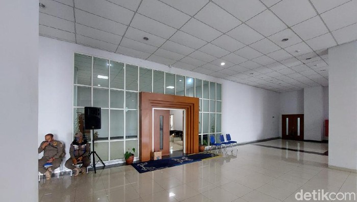 Penyidik KPK memeriksa sejumlah ASN terkait korupsi bansos Aa Umbara