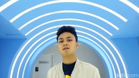 Ada beberapa lagu yang tercipta satu hari kelar, seminggu bisa dua kali, tiga kali recording jadi agak cukup padet jadwalnya, jelasnya mengenai proses penggarapan albumnya. Foto: Muhammad Ridho
