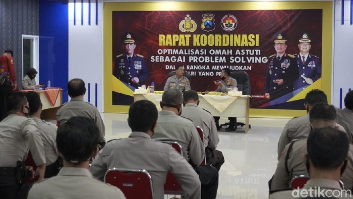 Agunge Sikap Tulung Tinulung (ASTUTI) yang digagas oleh Kapolres Bojonegoro, AKBP EG Pandia,  bukan hanya jargon atau pepesan kosong belaka.