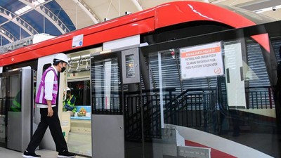 Jokowi Jajal LRT Jabodebek