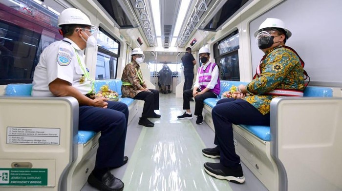 Presiden Jokowi menjajal LRT Jabodetabek / Muchlis - Biro Pers