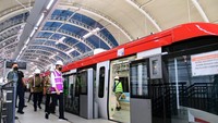 Pembangunan LRT Jabodebek dan konstrukasinya ini dikerjakan oleh PT INKA (Persero). Nantinya akan dioperasikan oleh PT Kereta Api Indonesia (KAI). Dengan begitu Jokowi berharap melalui pembangunan LRT, menjadi trobosan agar Indonesia bisa mengekspor LRT ke negara lain.