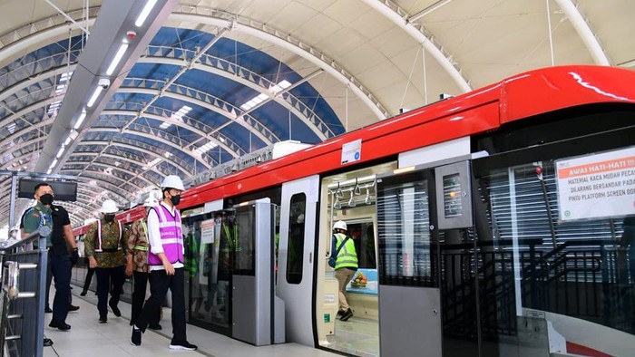 Presiden Jokowi menjajal LRT Jabodetabek / Muchlis - Biro Pers