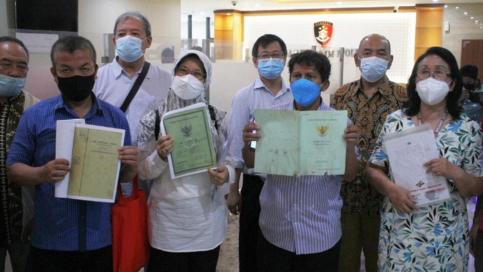 Ramai-ramai Laporkan Kasus Mafia Tanah Sejumlah warga yang tergabung dalam Forum Korban Mafia Tanah Indonesia (FKMTI) kembali mendatangi Mabes Polri.