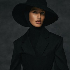 Mengenal Rawdah Mohamed, Editor Berhijab Pertama di Vogue Skandinavia Mengenal Rawdah Mohamed, Editor Berhijab Pertama di Vogue Skandinavia
