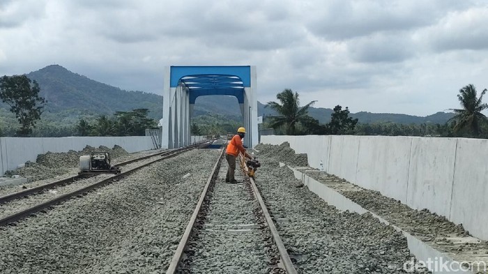 Pembangunan jalur kereta api (KA) Bandara Yogyakarta International Airport (YIA), Kulon Progo, DIY terus dikebut.