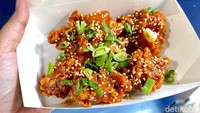 Kemudian juga ada menu Chicken Suju yang dibanderol dengan harga Rp 25.000. Ukuran ayamnya besar dan memiliki cita rasa pedas dan lebih dominan manis. Foto: detikcom/Riska Fitria