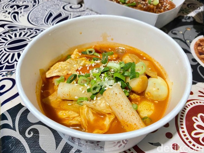 RJ Food 21 Kena PHK, Mantan Pelayan Resto Ini Buka Usaha Kuliner di Kamar Kos
