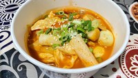 Nah, bagi yang tertarik bisa memesan online lewat ojek online. Atau bisa juga beli langsung untuk dibawa pulang. RJ Food 21 tutup setiap hari minggu.  Foto: detikcom/Riska Fitria