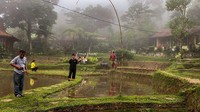 Udara sejuk dan santapan makanan khas menjadi liburan yang sempurna bagi traveler yang ingin melepas penat. 