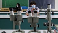 Sebanyak 226 sekolah di Jakarta melakukan ujj coba belajar tatap muka.