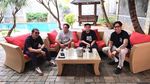 Seru Banget! Momen Gofar Hilman Nikmati Mie Instan hingga Belanja Pisang
