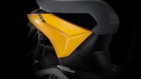Terakhir varian One Active, juga mendapatkan baterai 2,3 kWh bersama dengan motor 2 kW yang lebih besar, sehingga bisa menghasilkan torsi 95 Nm dan memiliki kecepatan tertinggi 60 km/jam. Model ini memiliki jangkauan maksimum 85 km dengan sekali pengisian daya. Foto: Piaggio