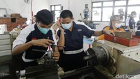 Sekolah tatap muka ini dimulai dari pukul 07.00 WIB-12.00 WIB.