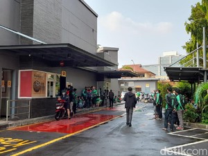 Cerita Ojol Antre Berjam-jam demi Beli BTS Meal di McDonalds