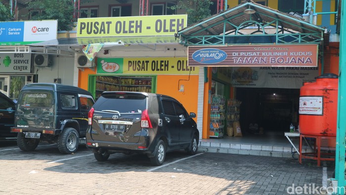 Suasana hari terakhir imbauan di rumah saja, Kudus, Rabu (9/6/20210).