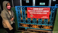 Selama karantina wilayah mikro berlangsung, warga terdampak diberi bantuan sembako agar kebutuhan mereka sehari-hari tercukupi.