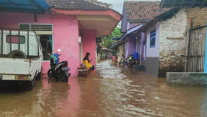 Sungai Bagong di Banyuwangi Meluap